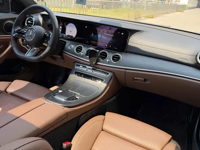 Mercedes-Benz E-Class — Фото автомобиля 10