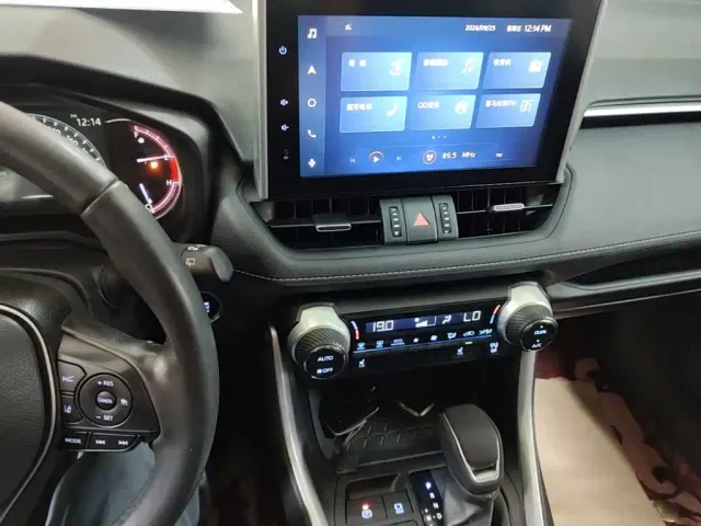Toyota RAV4 — Фото автомобиля 12