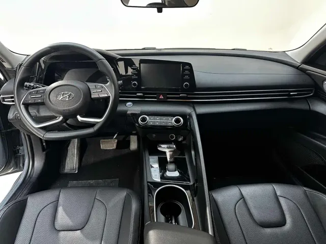 Hyundai Elantra — Фото автомобиля 11