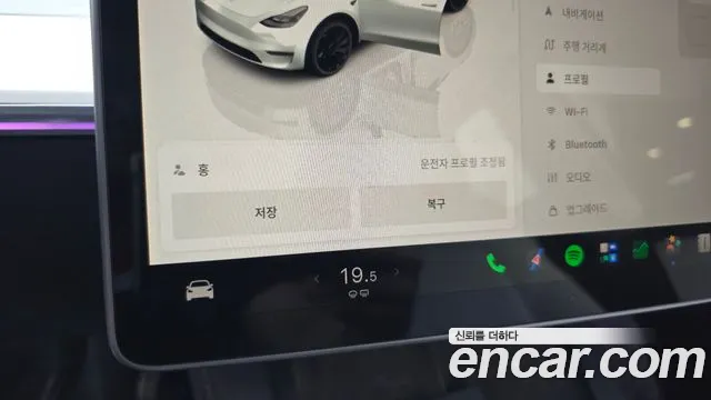 Tesla Model Y — Фото автомобиля 16