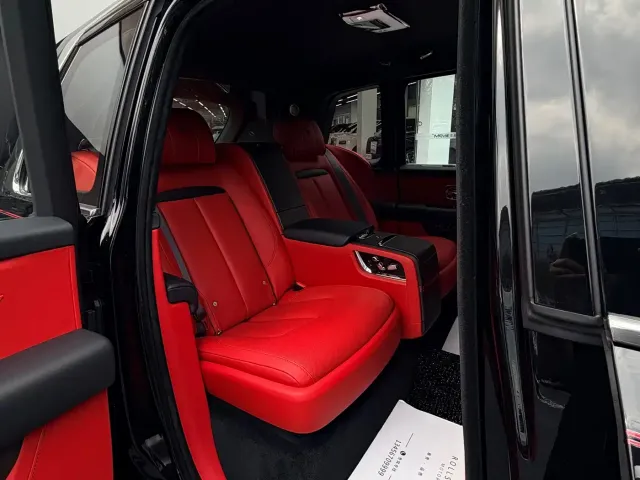 Rolls-Royce Cullinan 2024 4-Seater — Фото автомобиля 7