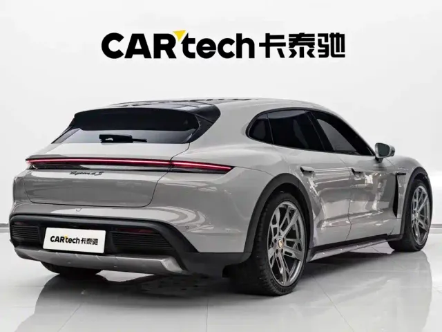 Porsche Taycan — Фото автомобиля 14