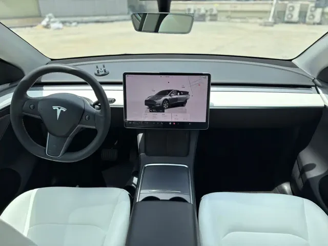 Tesla Model Y — Фото автомобиля 5