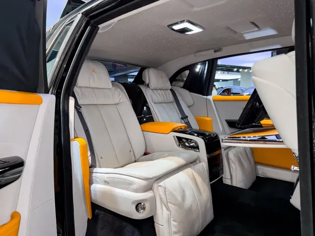 Rolls-Royce Phantom — Фото автомобиля 30