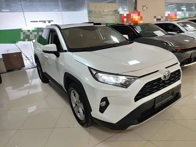 Toyota RAV4 — Фото автомобиля 3