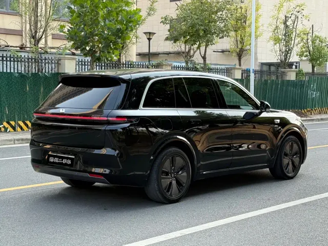 Li Auto L8 — Фото автомобиля 4