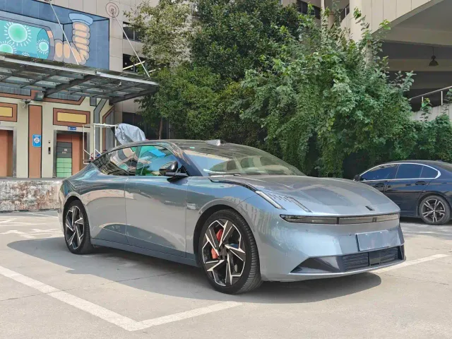 Lynk & Co Z10 — Фото автомобиля 2