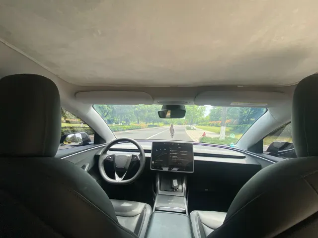 Tesla Model 3 — Фото автомобиля 7