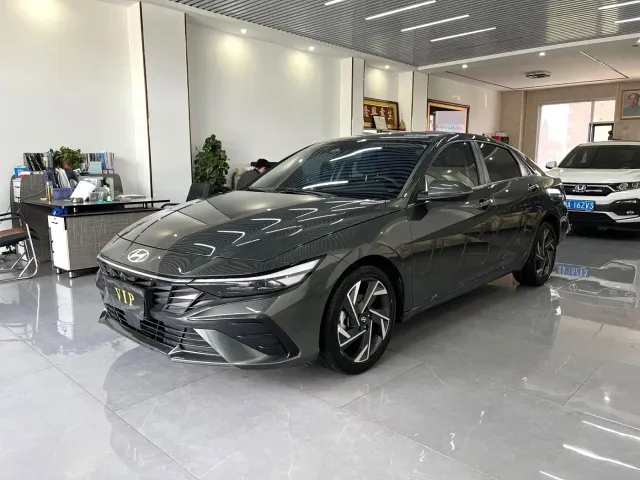 Hyundai Elantra — Фото автомобиля 9