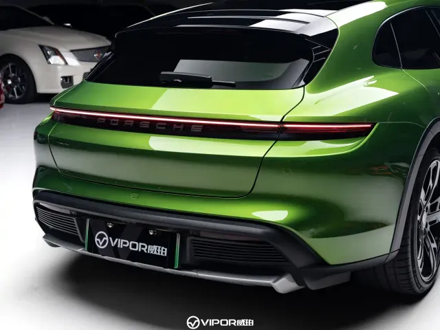 Porsche Taycan — Фото автомобиля 15