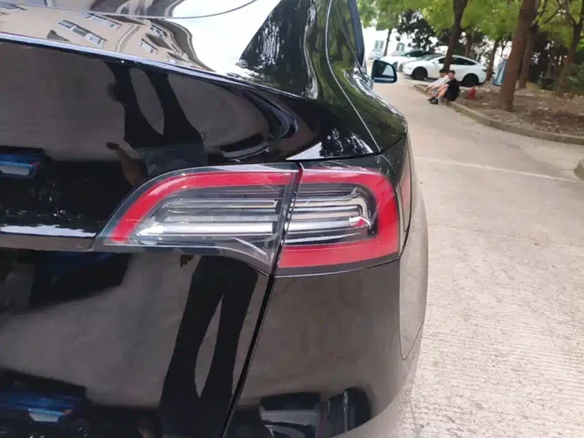 Tesla Model Y — Фото автомобиля 7