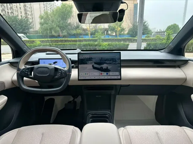 Lynk & Co Z20 — Фото автомобиля 5