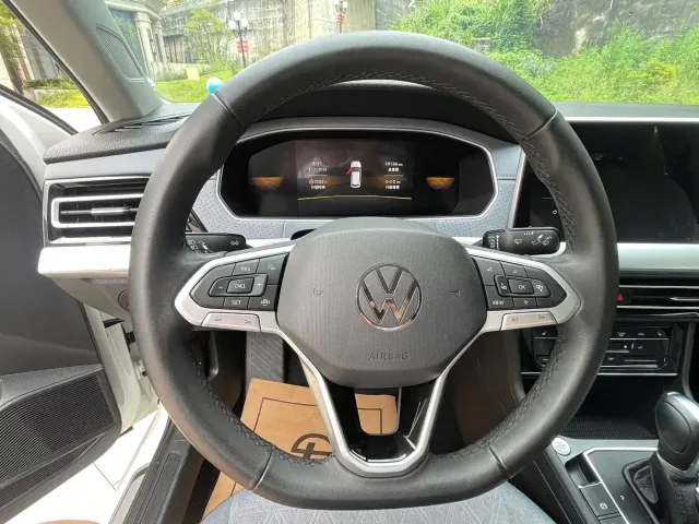 Volkswagen Lavida — Фото автомобиля 11