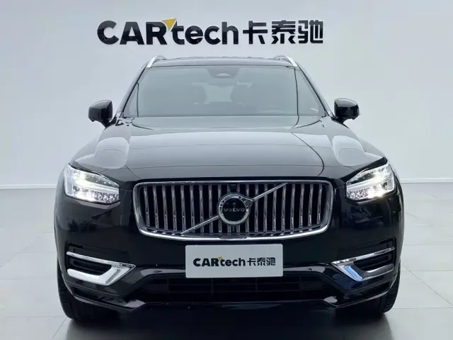 Volvo XC90 — Фото автомобиля 10