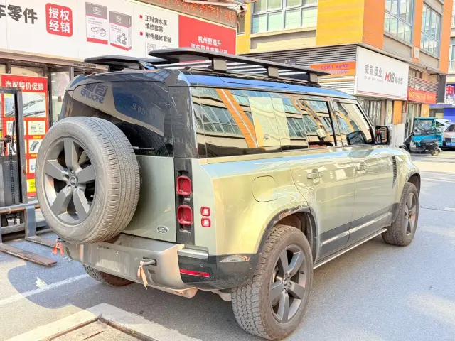Land Rover Defender — Фото автомобиля 9