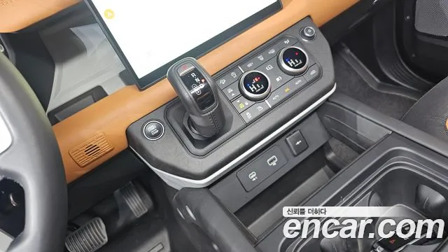 Land Rover Defender — Фото автомобиля 9