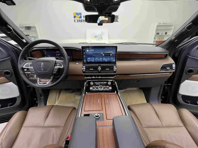 Lincoln Navigator — Фото автомобиля 12