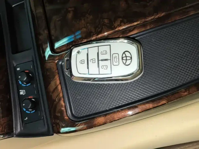 Toyota Alphard — Фото автомобиля 8