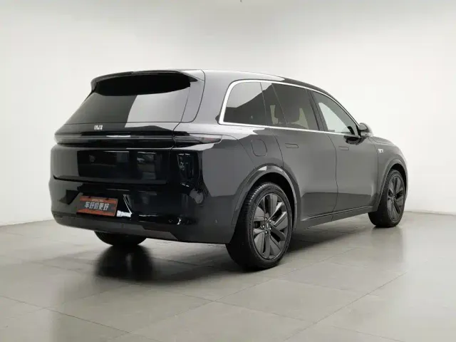 Li Auto L8 — Фото автомобиля 2