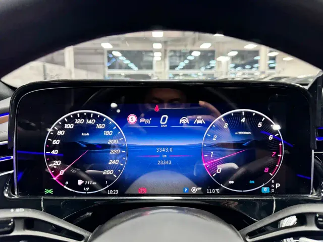 Mercedes-Benz E-Class — Фото автомобиля 12