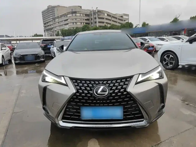 Lexus UX — Фото автомобиля 2