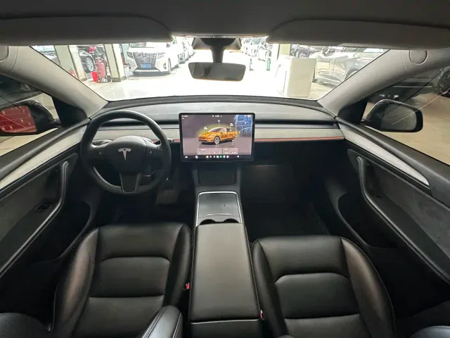 Tesla Model Y — Фото автомобиля 8