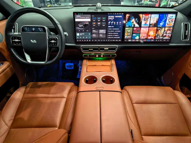 Li Auto L7 — Фото автомобиля 10