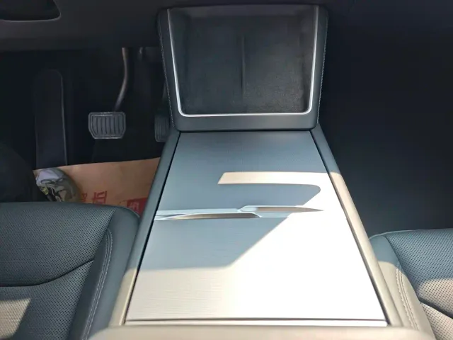 Tesla Model Y — Фото автомобиля 27