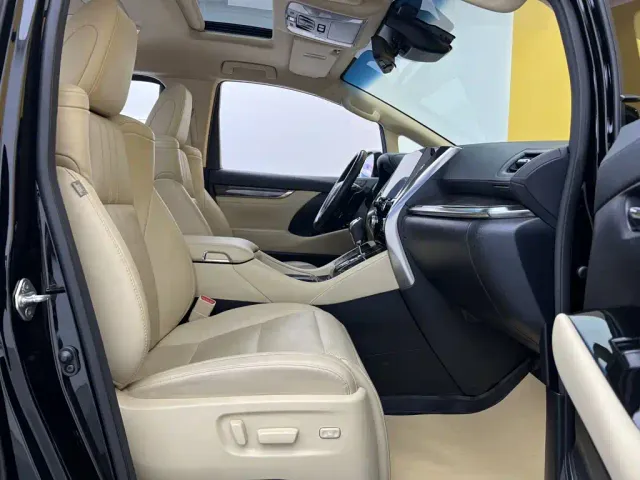 Toyota Alphard — Фото автомобиля 11