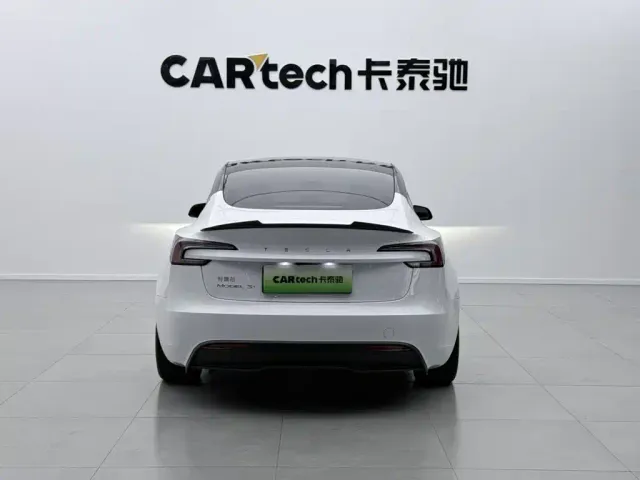 Tesla Model 3 — Фото автомобиля 4