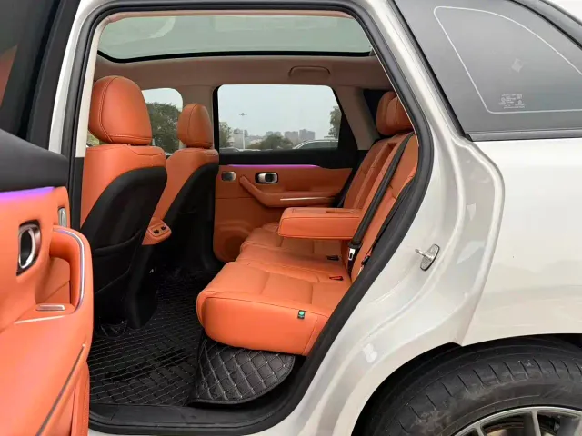 Leapmotor C10 — Фото автомобиля 16