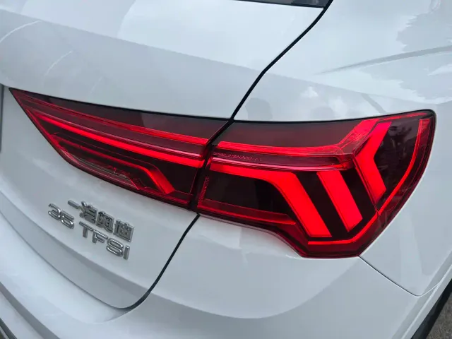 Audi Q3 — Фото автомобиля 14