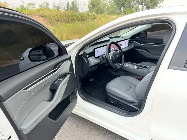 Ford Mondeo — Фото автомобиля 9