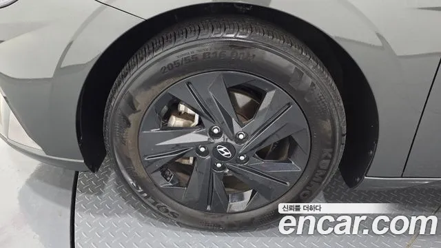 Hyundai AVANTE — Фото автомобиля 4