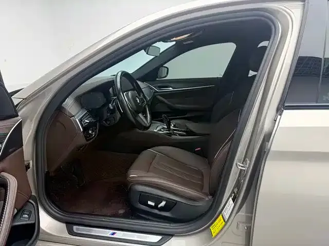 BMW 5 Series — Фото автомобиля 9