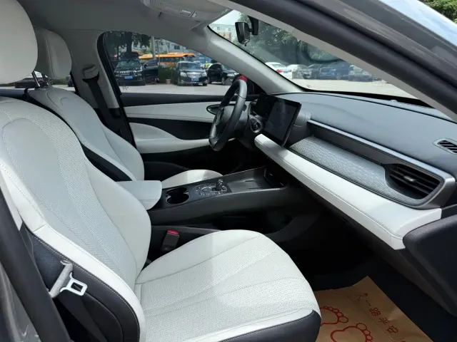 BYD Seal 05 DM-i — Фото автомобиля 11