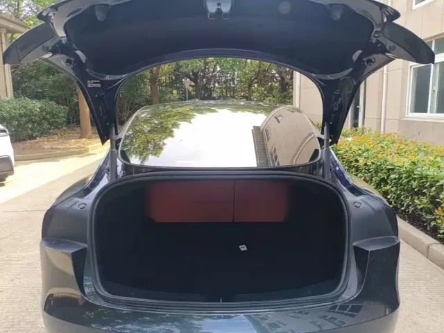 Tesla Model 3 — Фото автомобиля 18
