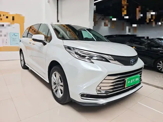 Toyota Sienna — Фото автомобиля 3