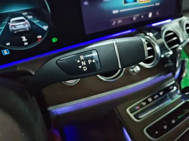 Mercedes-Benz E-Class — Фото автомобиля 13