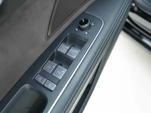 Audi A8 — Фото автомобиля 11