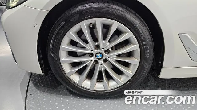 BMW 5-Series — Фото автомобиля 5