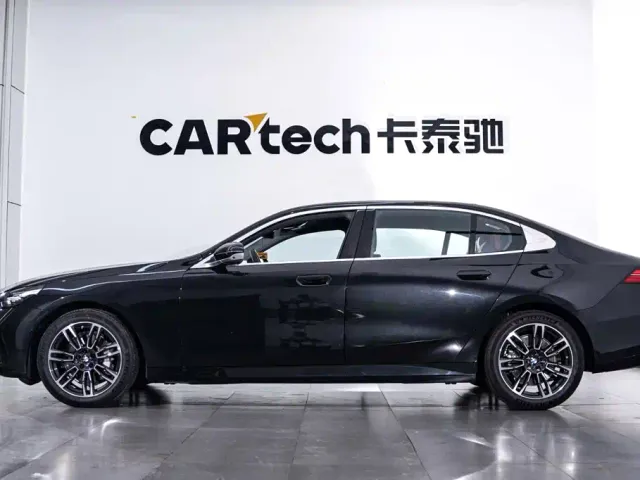 BMW 5 Series — Фото автомобиля 9