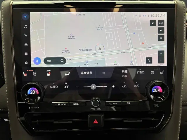 Toyota Alphard — Фото автомобиля 10