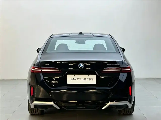 BMW i5 — Фото автомобиля 5