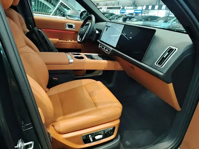 Li Auto L9 — Фото автомобиля 24