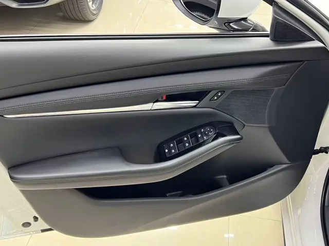Mazda Axela — Фото автомобиля 15