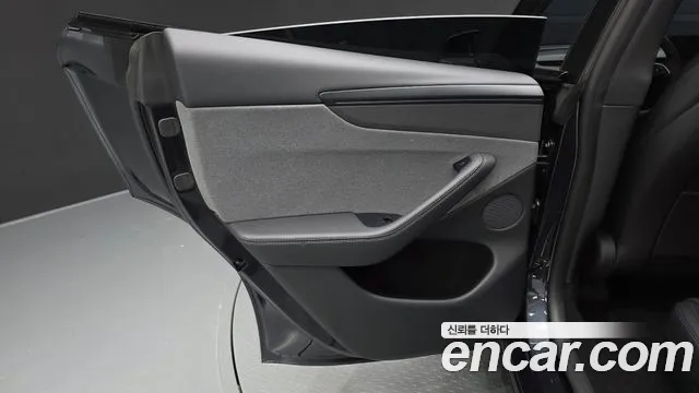 Tesla Model Y — Фото автомобиля 14