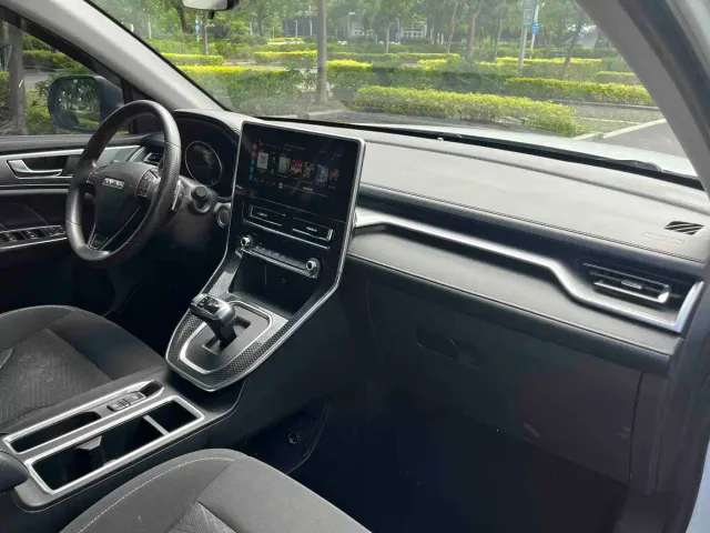 Haval M6 — Фото автомобиля 12