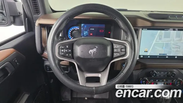 Ford Bronco — Фото автомобиля 12