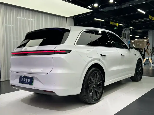 Li Auto L6 — Фото автомобиля 11